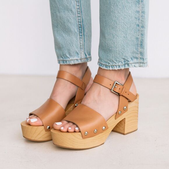 Intentionally Blank Tan Strappy Heel Clog Sandals Shoes   Women's Size 7 - Picture 1 of 13